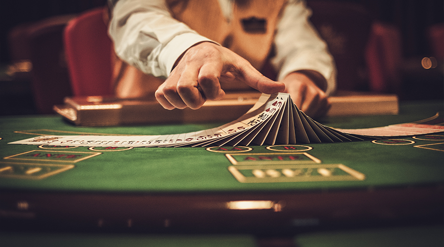 Carte da blackjack con il retro a tema italiano in un casino online